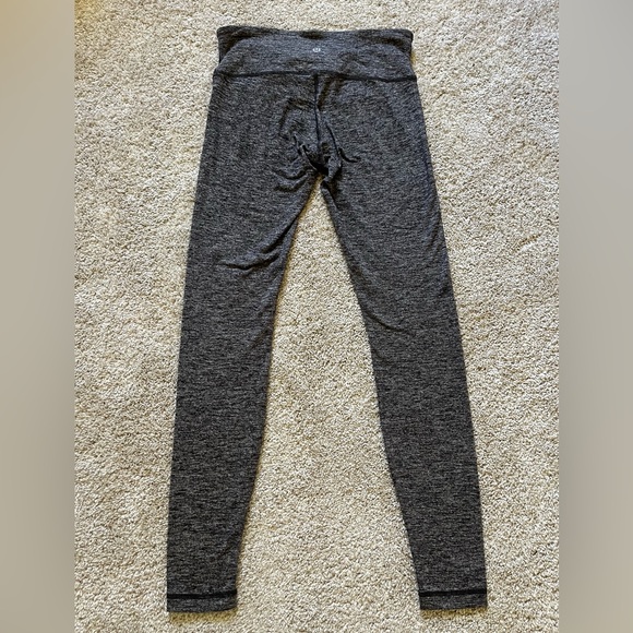 Lululemon Women’s Gray Heather Low Rise Leggings 29” Inseam Fits Size 4/6 - Picture 6 of 7